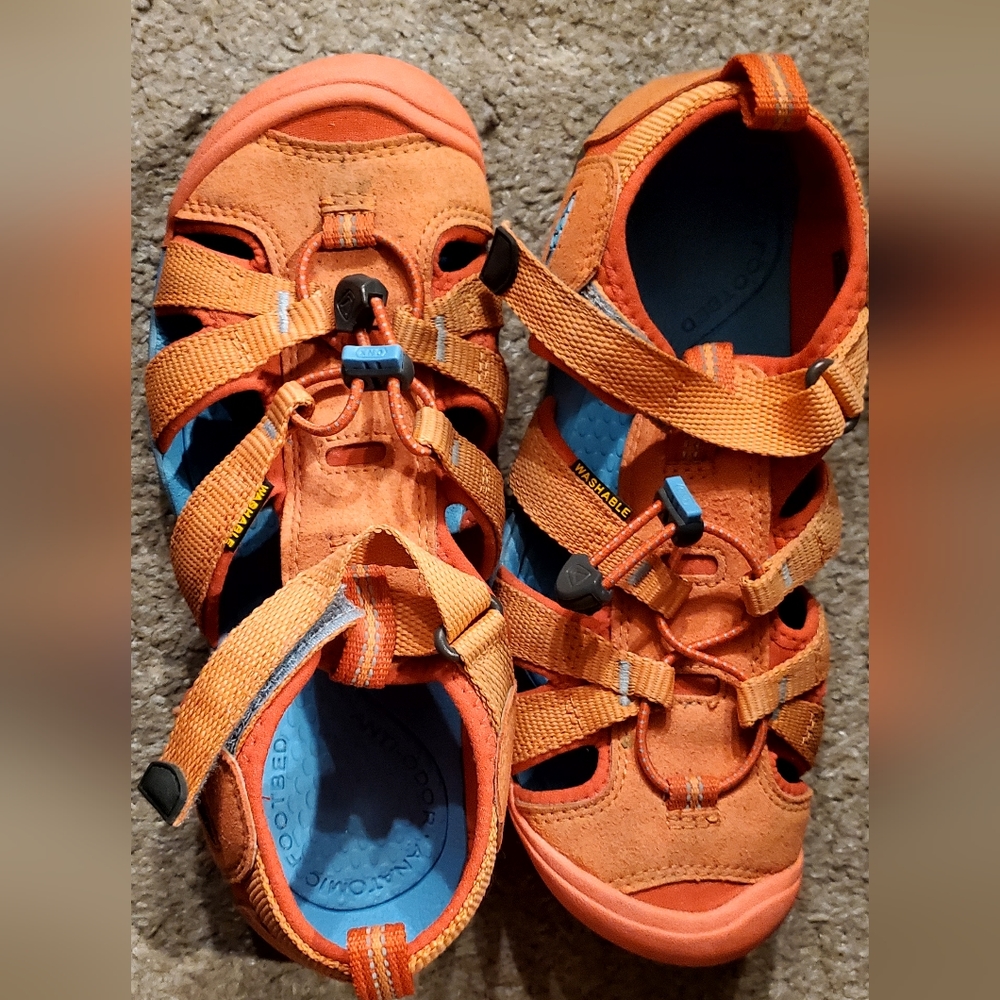 Keen Sz 4 Girls Water Shoes- only worn once!
